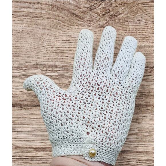 Vintage Hand crocheted Ivory Gloves Size Small/Medium 7” x 5” Button Closure - Picture 4 of 5